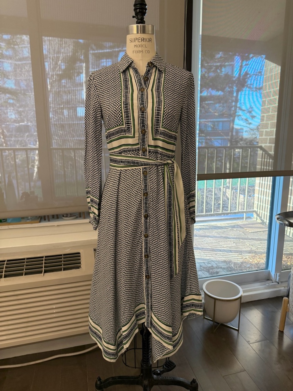 Maeve Size 2P Button-Front Navy & Cream Dress w/ Waist Tie & Handkerchief Hem